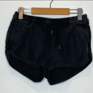 Black Aritzia Community Habitus Linen Shorts